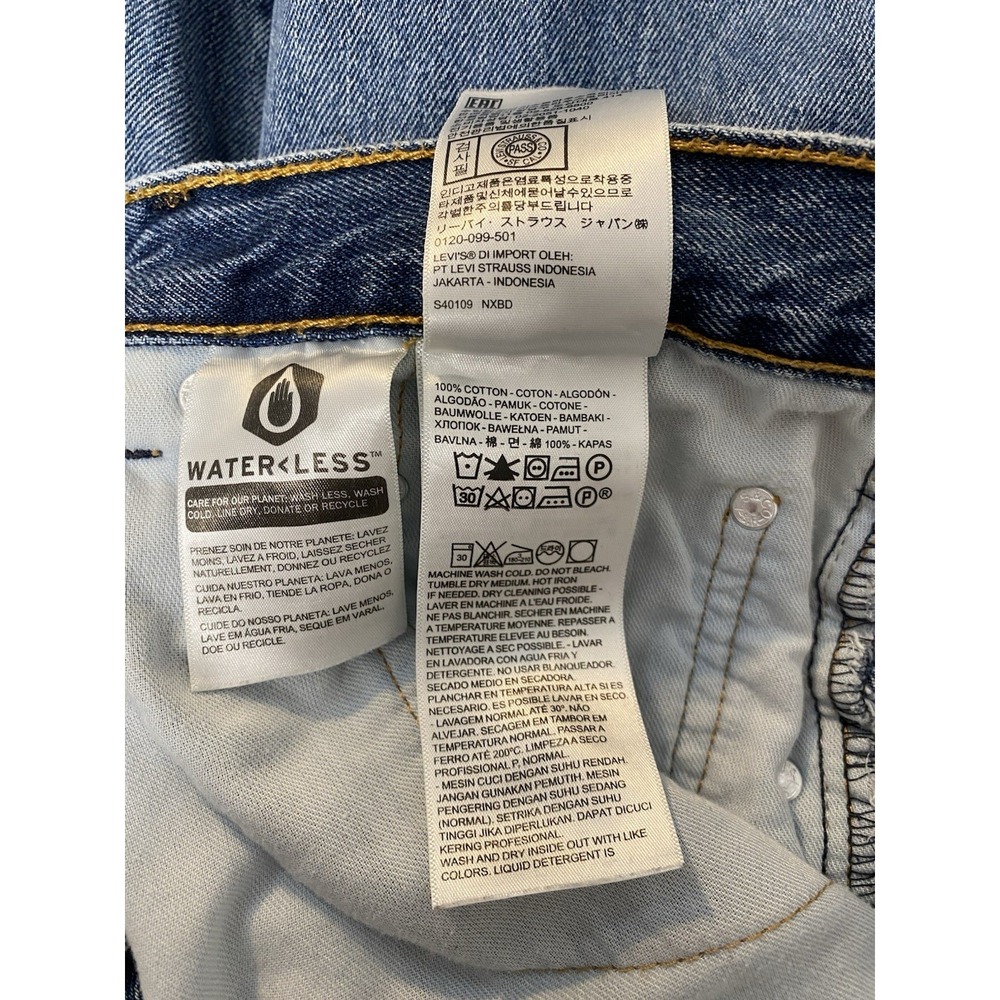 Levi's 517 Bootcut Jeans 40x32 Medium Wash Blue Distressed Hem - Picture 8 of 10